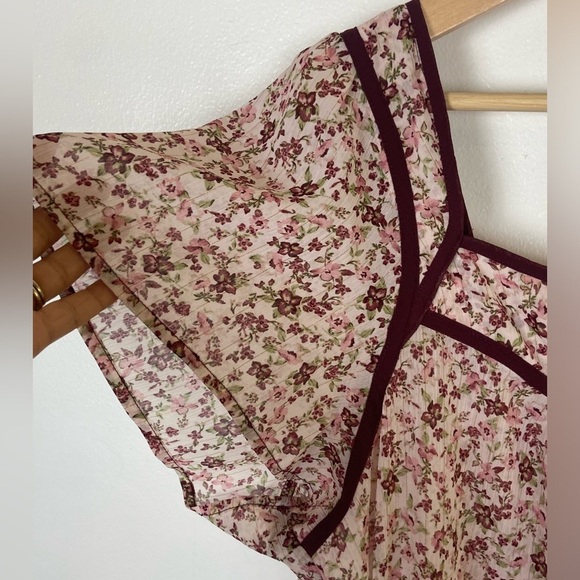 Torrid Floral Chiffon Short Sleeves Top Size 1X Pink Semi Sheer Flutter Sleeves - Picture 6 of 11
